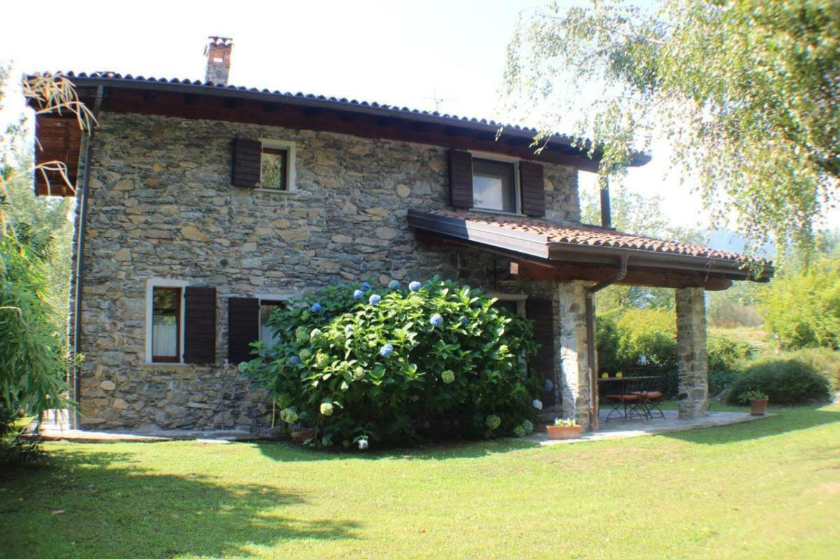 Villa Erica Con Piscina Privata Sul Lago Di Como Colico Exteriör bild